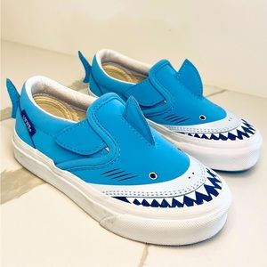 Only worn one like new! Shark vans size 11 toddler